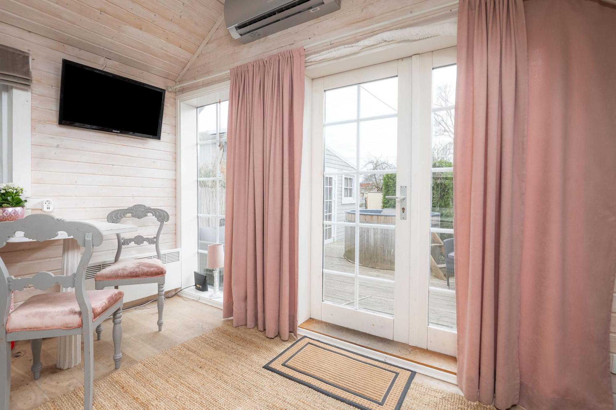 Guesthouse Delisa Parnawa Zewnętrze zdjęcie